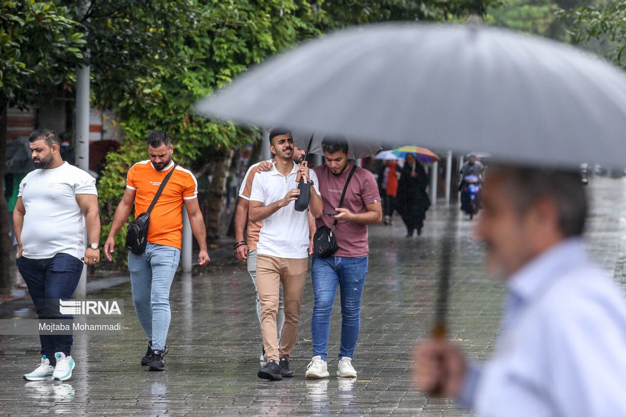 هواشناسی هواشناسی ۱۴۰۴/۰۲/۱۰/ رگبار و رعد و برق در ۱۱ استان/ گردوخاک در جنوب غرب کشور