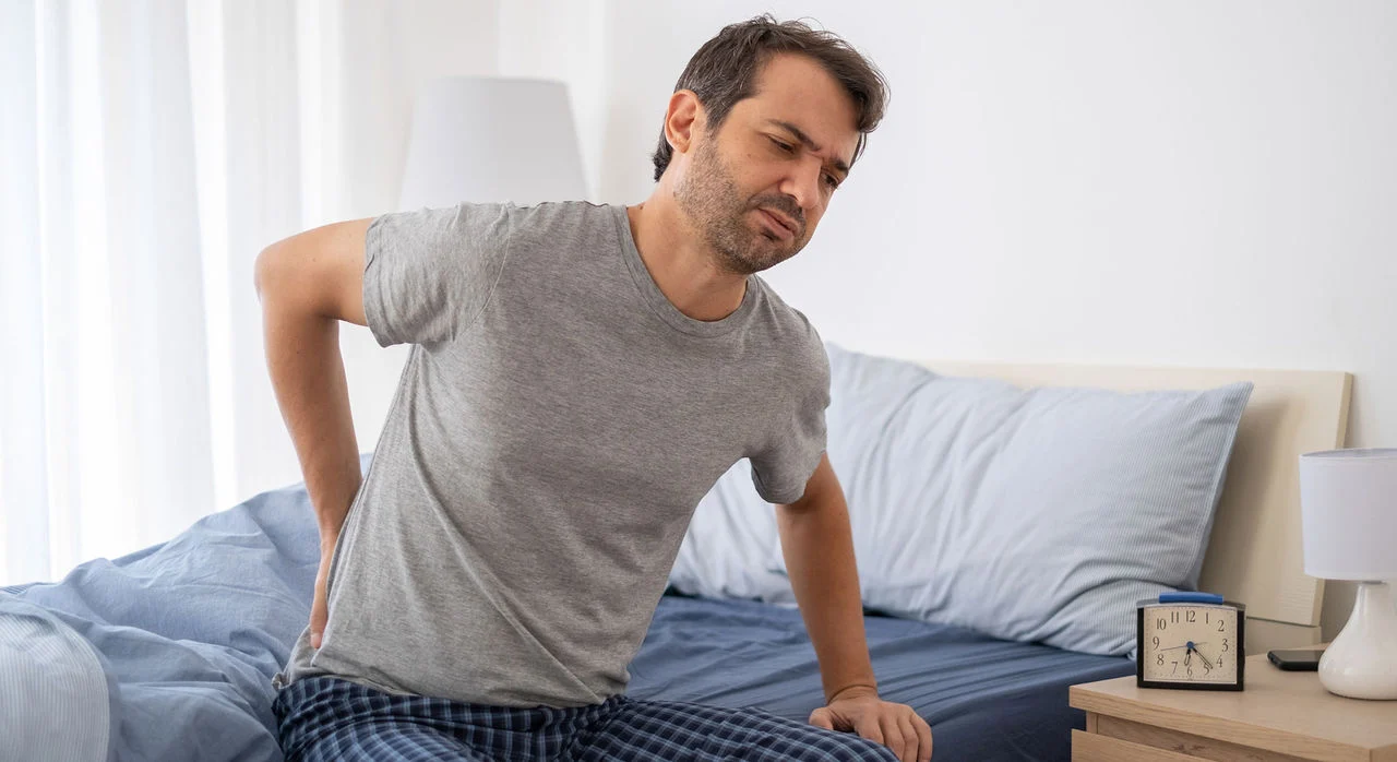 تفاوت دیسک کمر و فتق دیسک چیست؟ راهنمای تشخیص در خانه